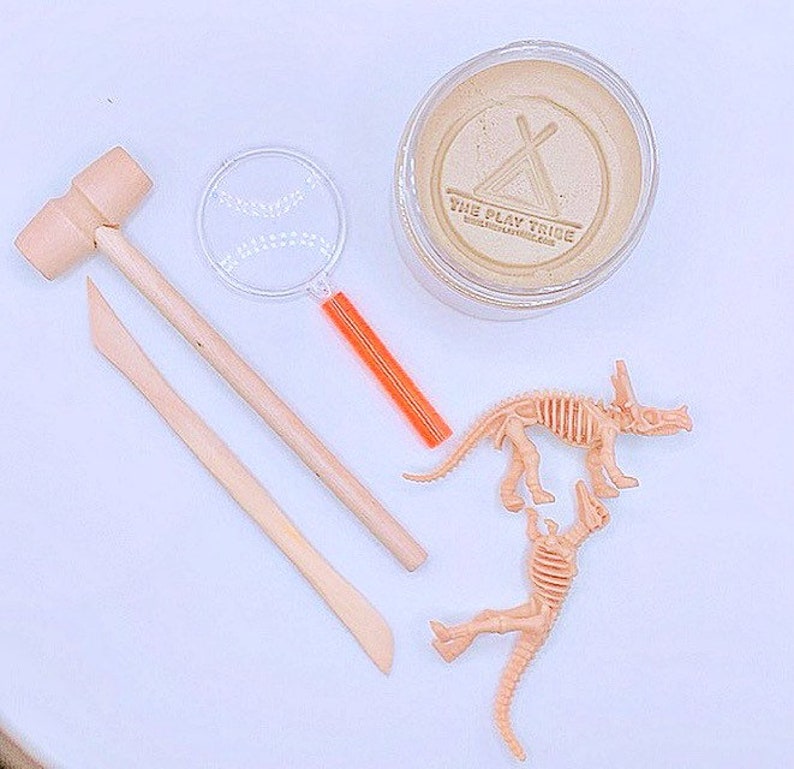 Kinetic Sand Dinosaur Play Kit